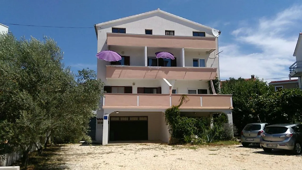 Apartman2 L&K 자다르 0*,